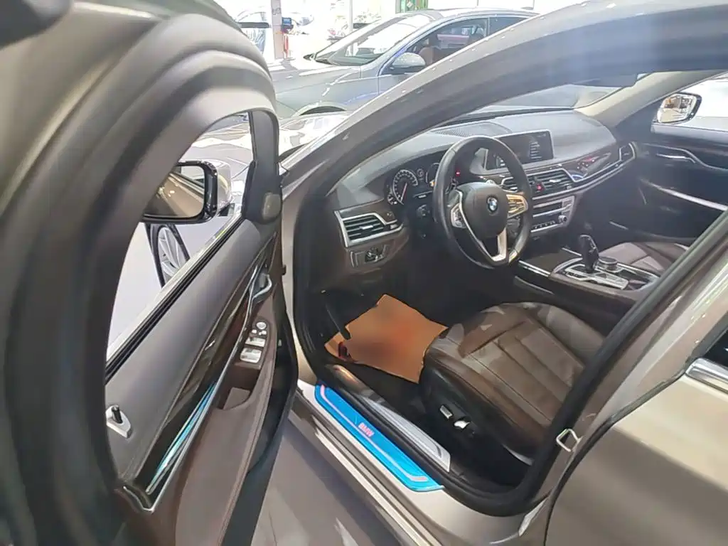 BMW 7 Series — миниатюра 16