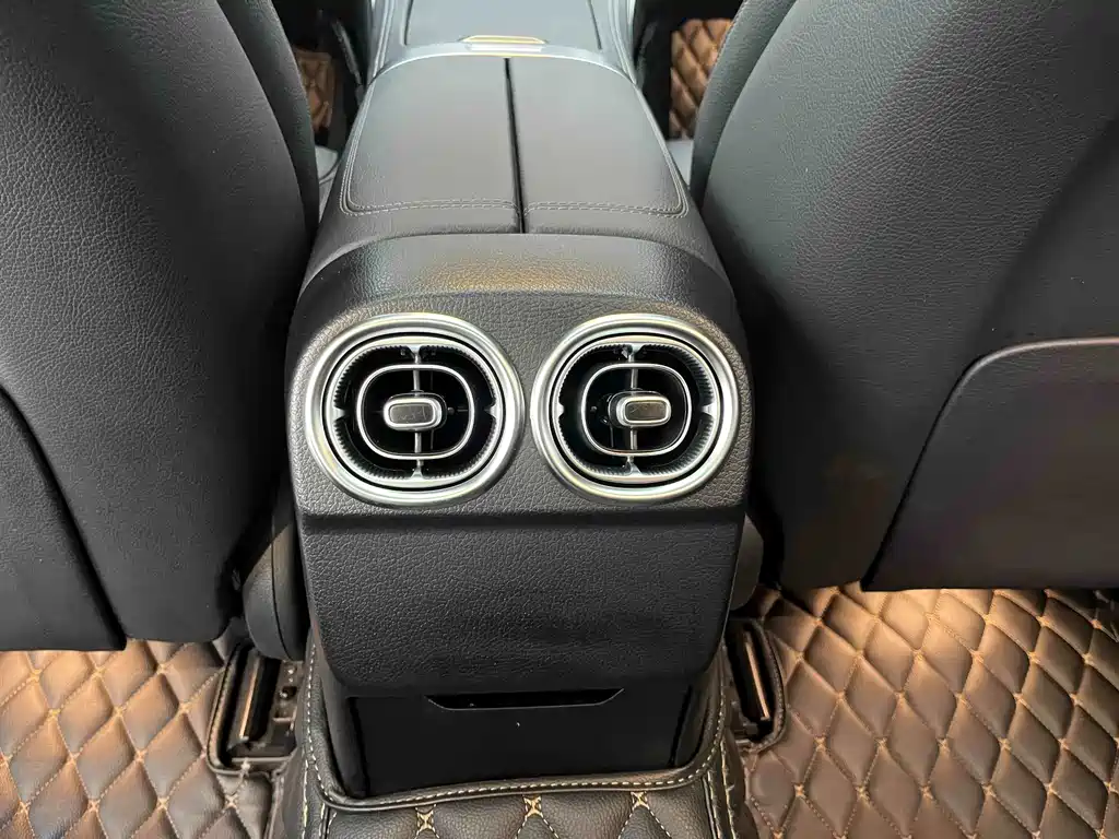 Mercedes-Benz C-Class — миниатюра 18