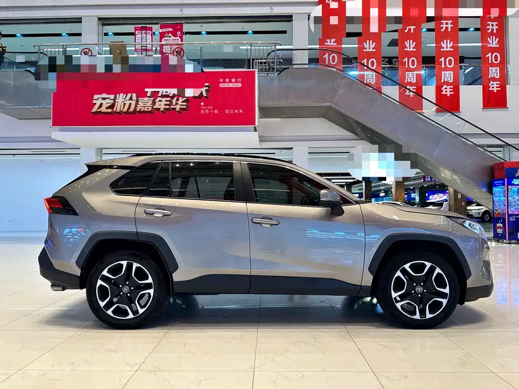 Toyota RAV4 — миниатюра 7