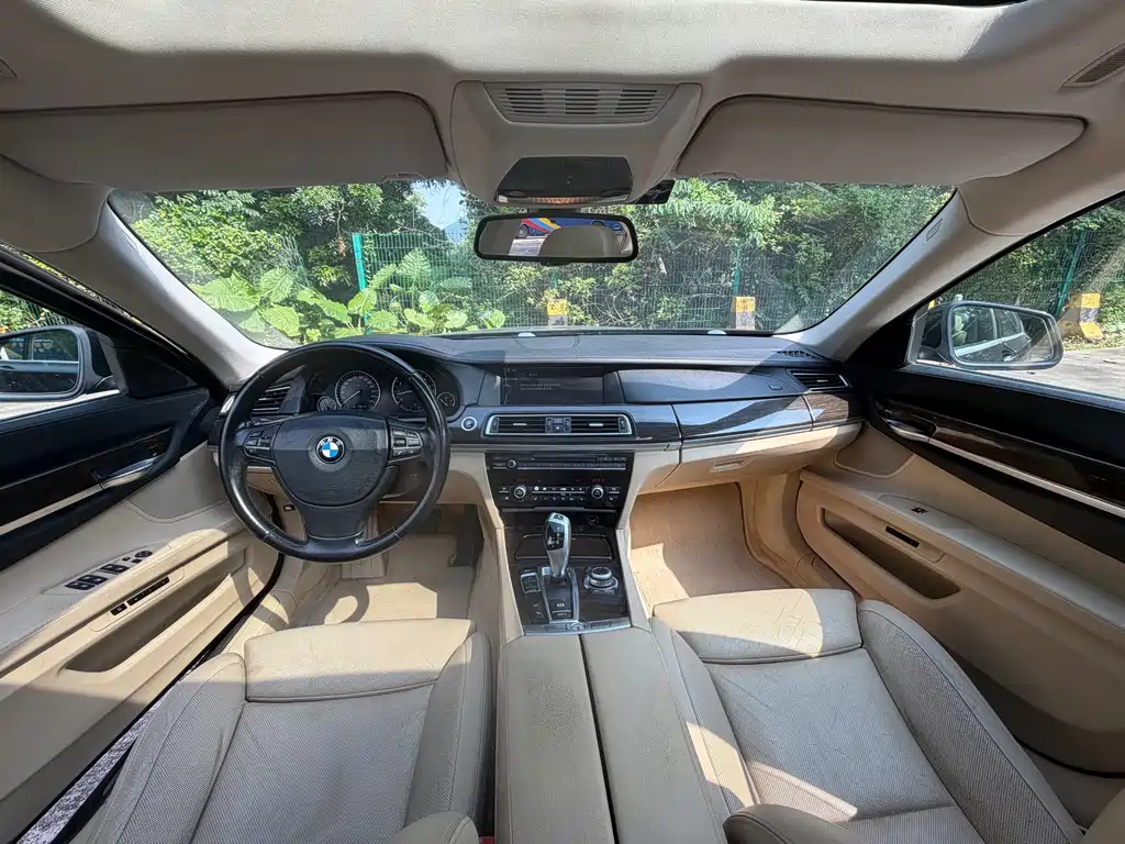 BMW 7 Series — миниатюра 7