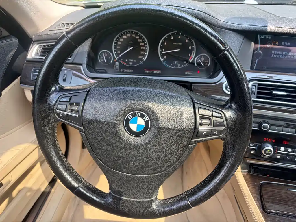 BMW 7 Series — миниатюра 11
