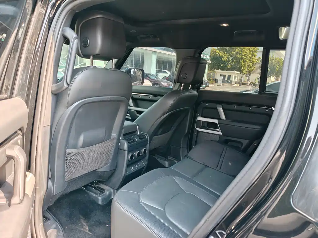 Land Rover Defender — миниатюра 4