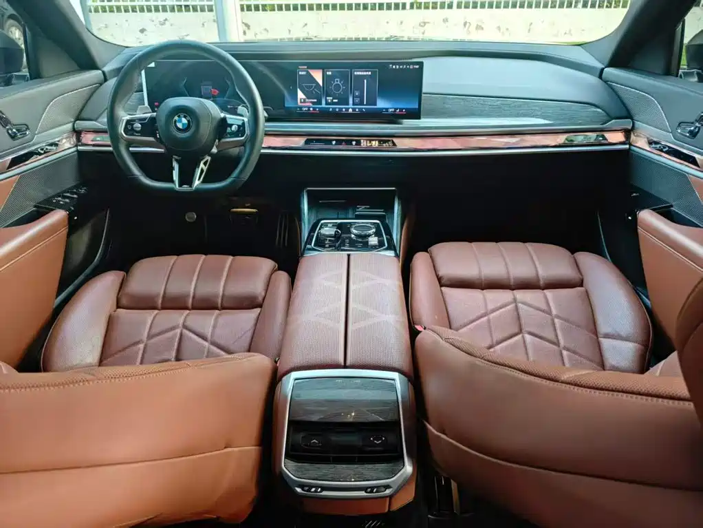 BMW 7 Series — миниатюра 13
