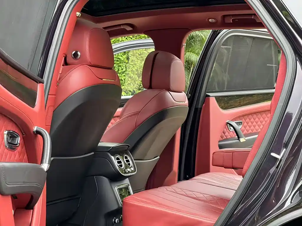 Bentley Bentayga — миниатюра 5