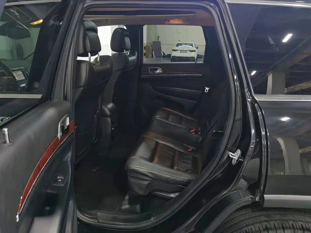 Jeep Grand Cherokee (Import) — миниатюра 15