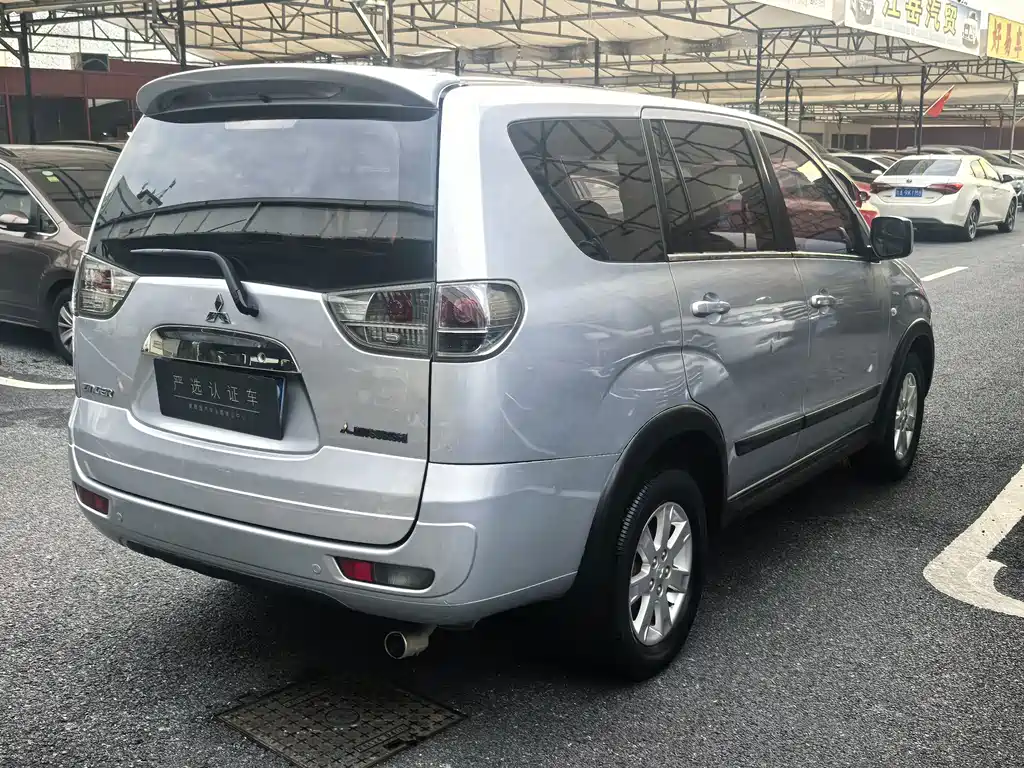 Mitsubishi Zinger — миниатюра 2