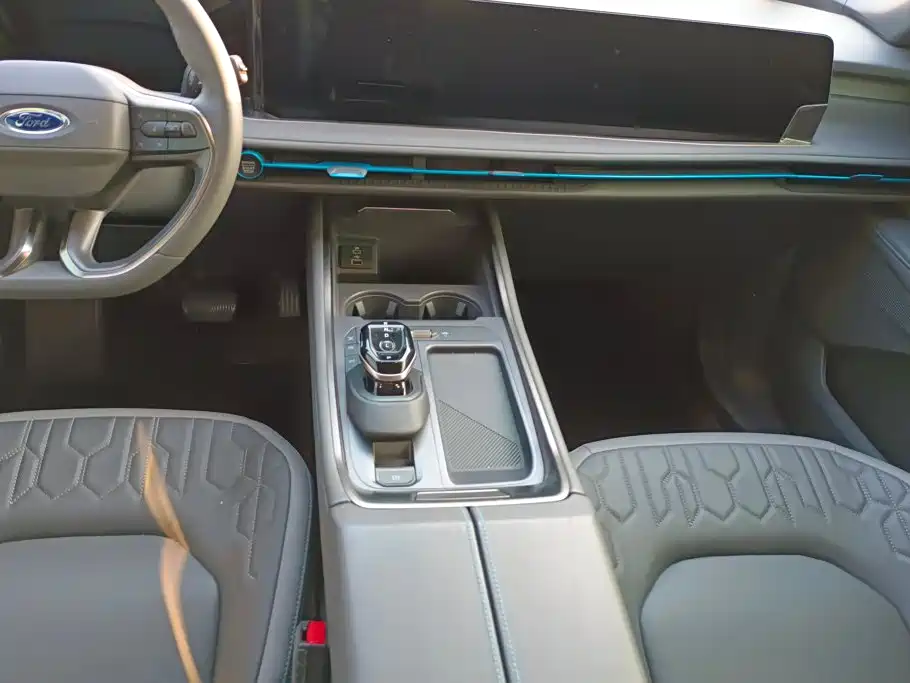 Ford Edge — миниатюра 16