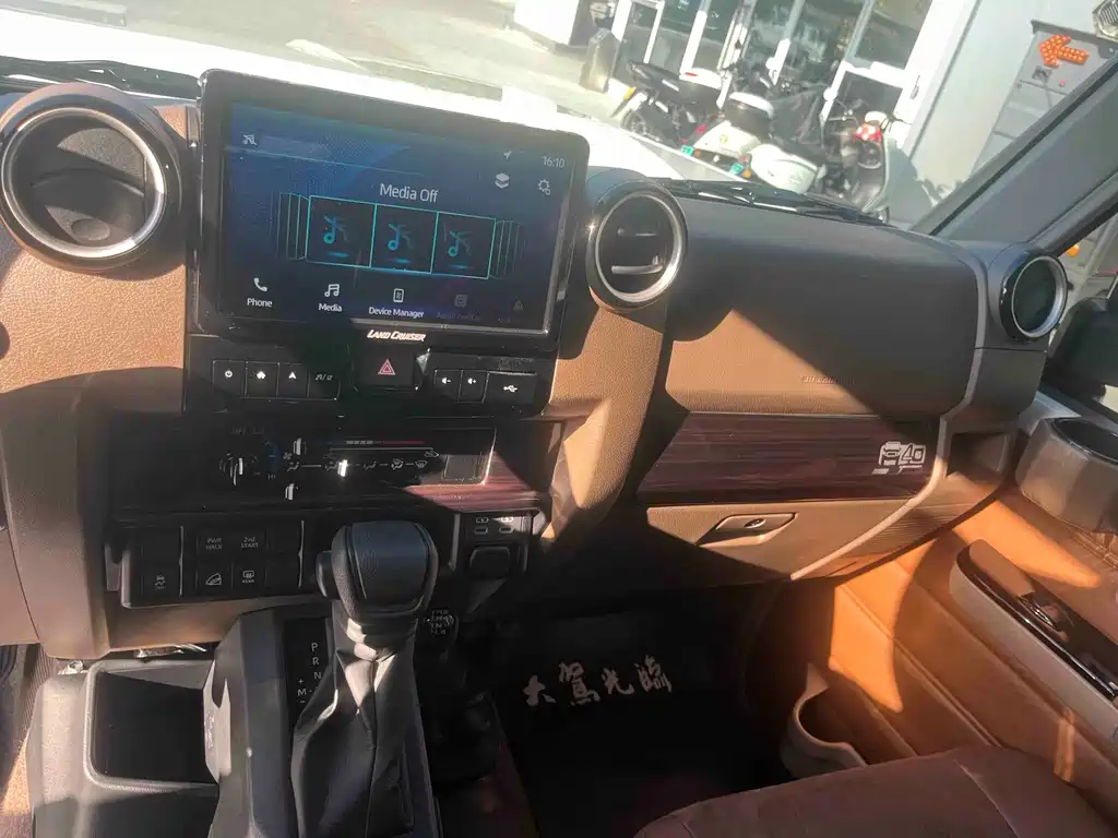 Toyota Land Cruiser — миниатюра 9