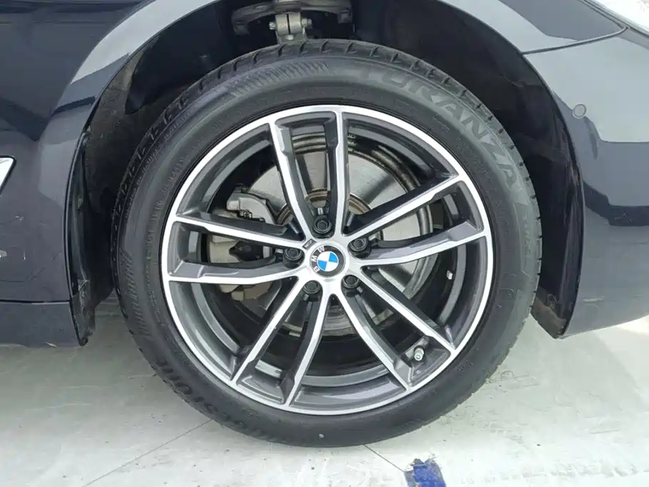 BMW 5 Series — миниатюра 6