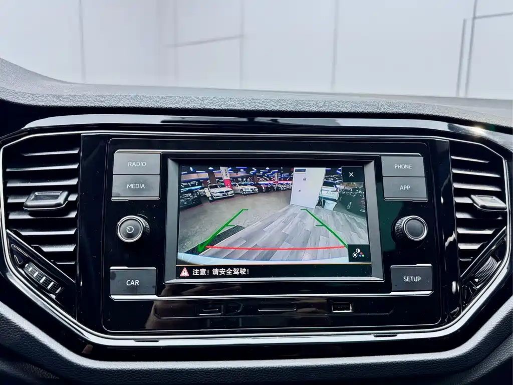 VOLKSWAGEN T ROC EXPLORING SONGS