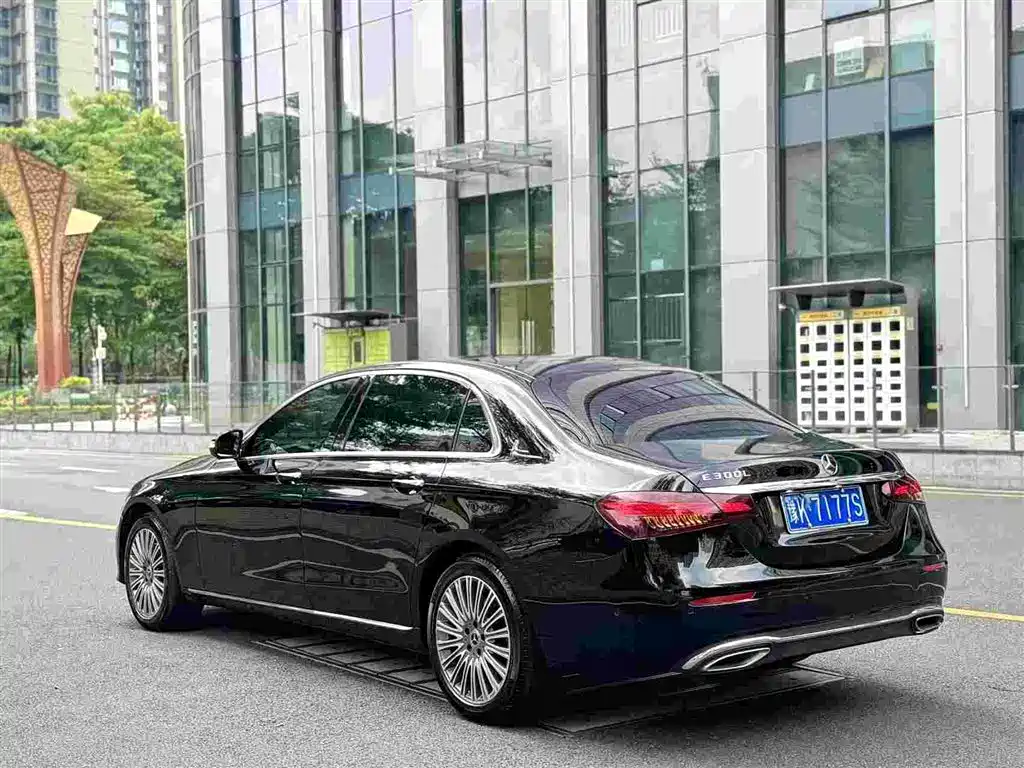 Mercedes-Benz E-Class — миниатюра 5