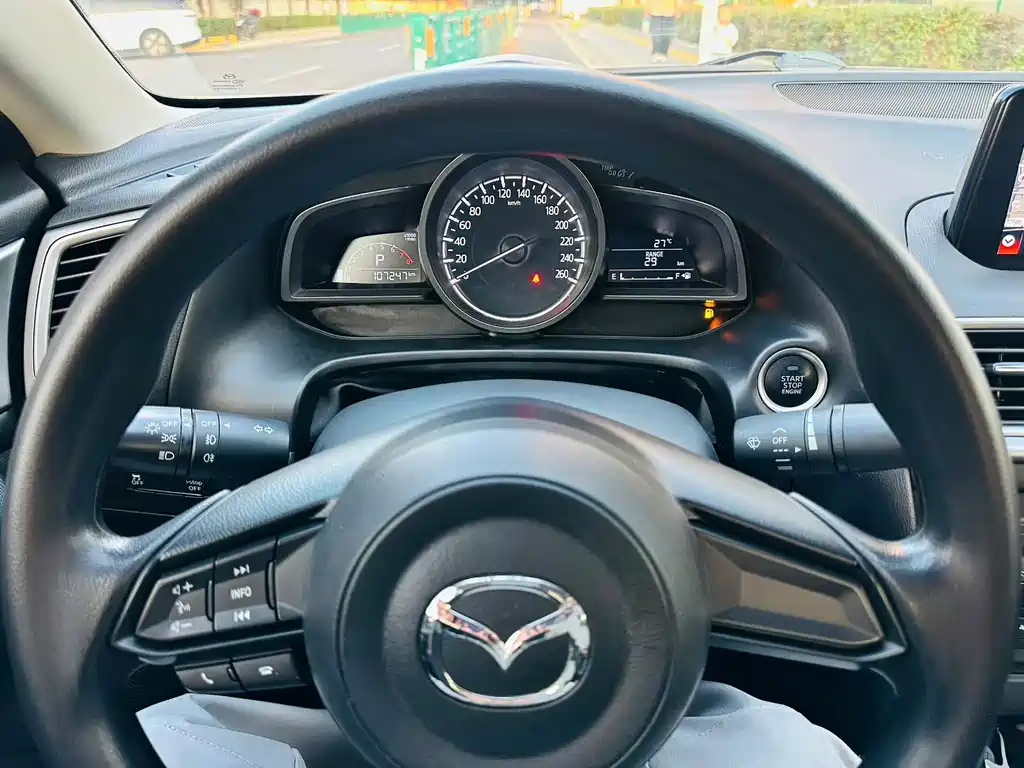 Mazda 3 Axela — миниатюра 8