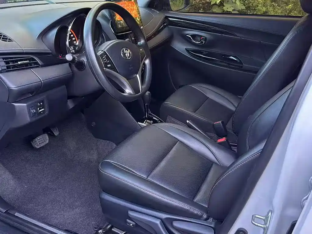 Toyota Yaris L — миниатюра 5