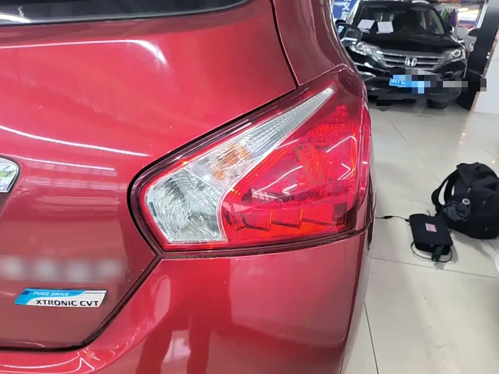 Nissan Tiida — миниатюра 8