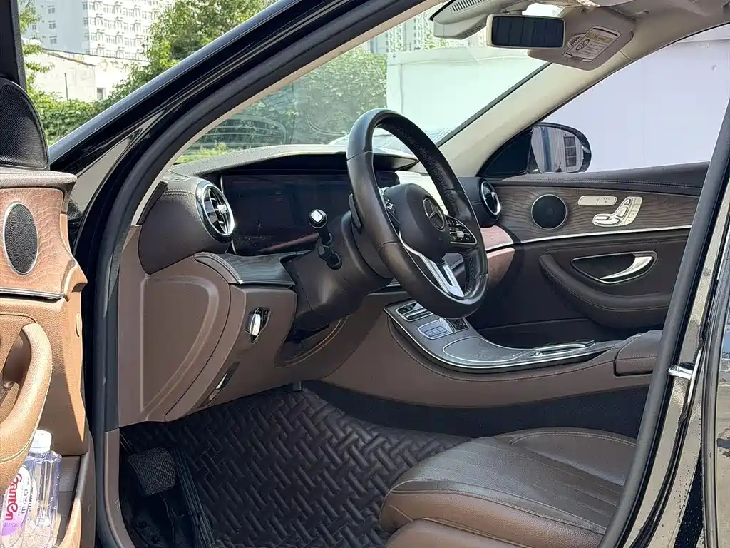 Mercedes-Benz E-Class — миниатюра 2
