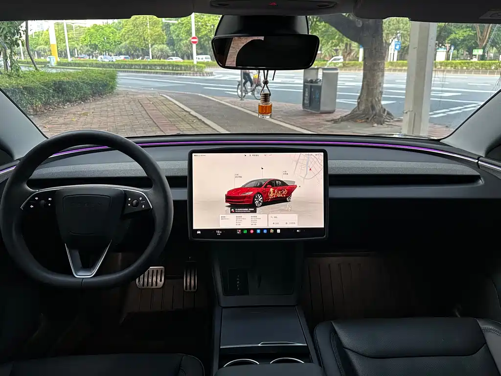 Tesla Model 3 — миниатюра 7
