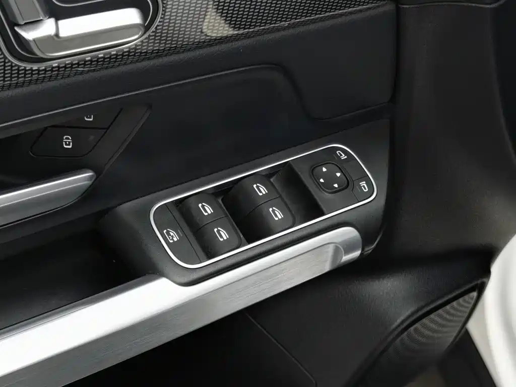 Mercedes-Benz GLB — миниатюра 9