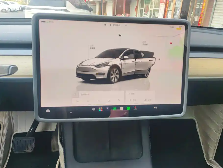 Tesla Model Y — миниатюра 13