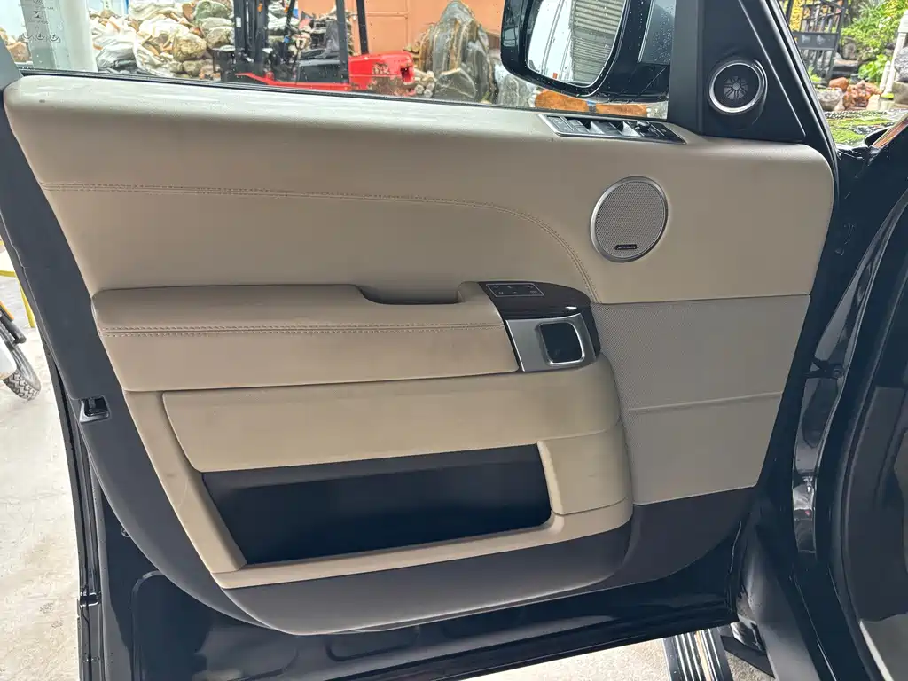 Land Rover Range Rover — миниатюра 12