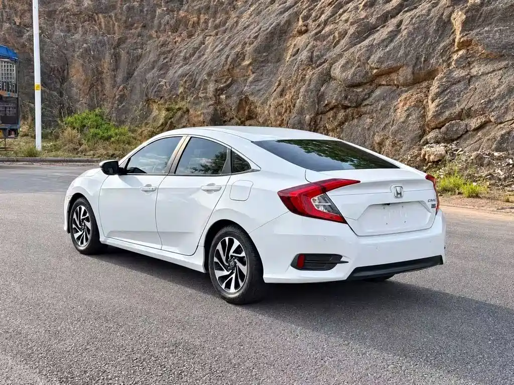 Honda Civic — миниатюра 7