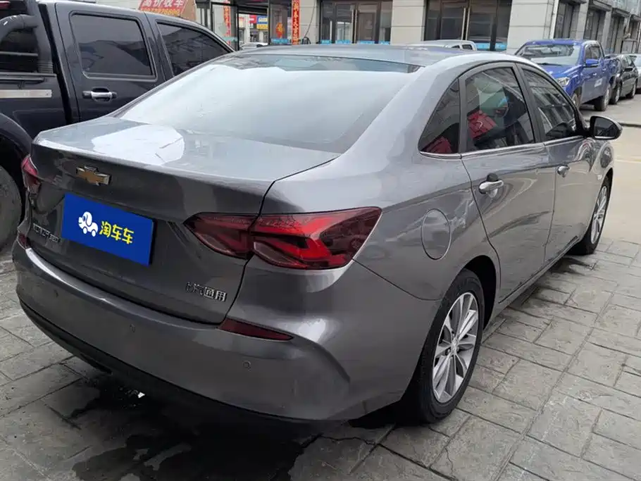 CHEVROLET CRUZE