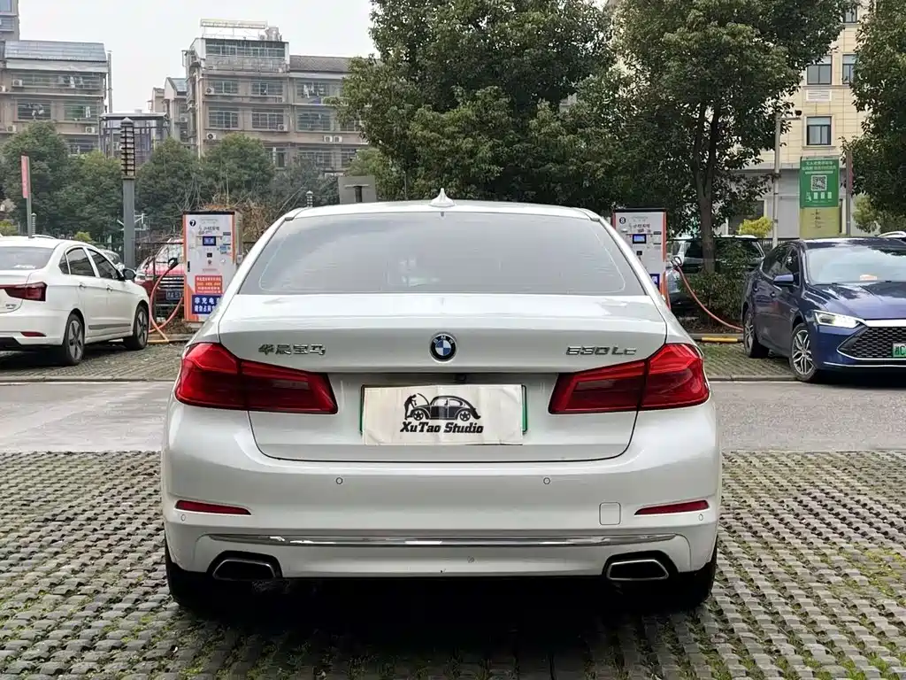 BMW 5 Series New Energy — миниатюра 4
