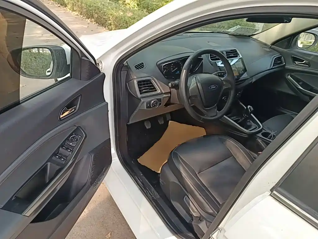 Ford Escort — миниатюра 16