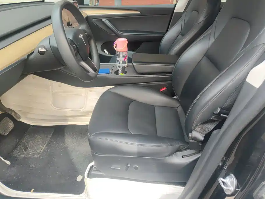 Tesla Model Y — миниатюра 9