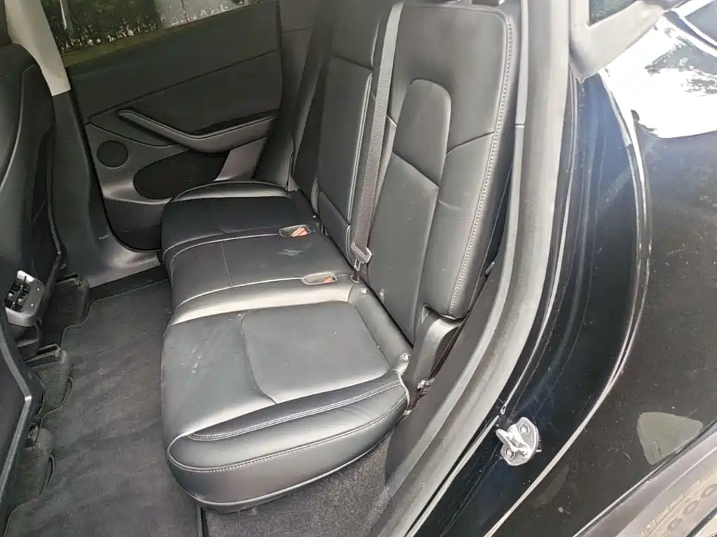 Tesla Model Y — миниатюра 17