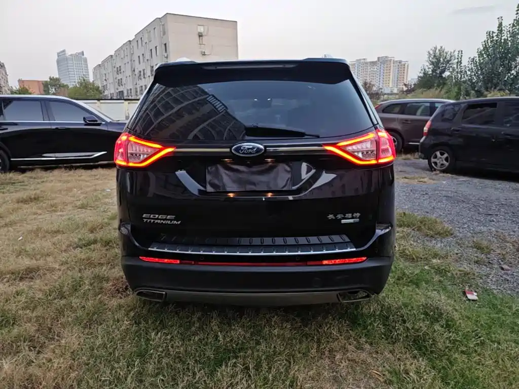 Ford Edge — миниатюра 6
