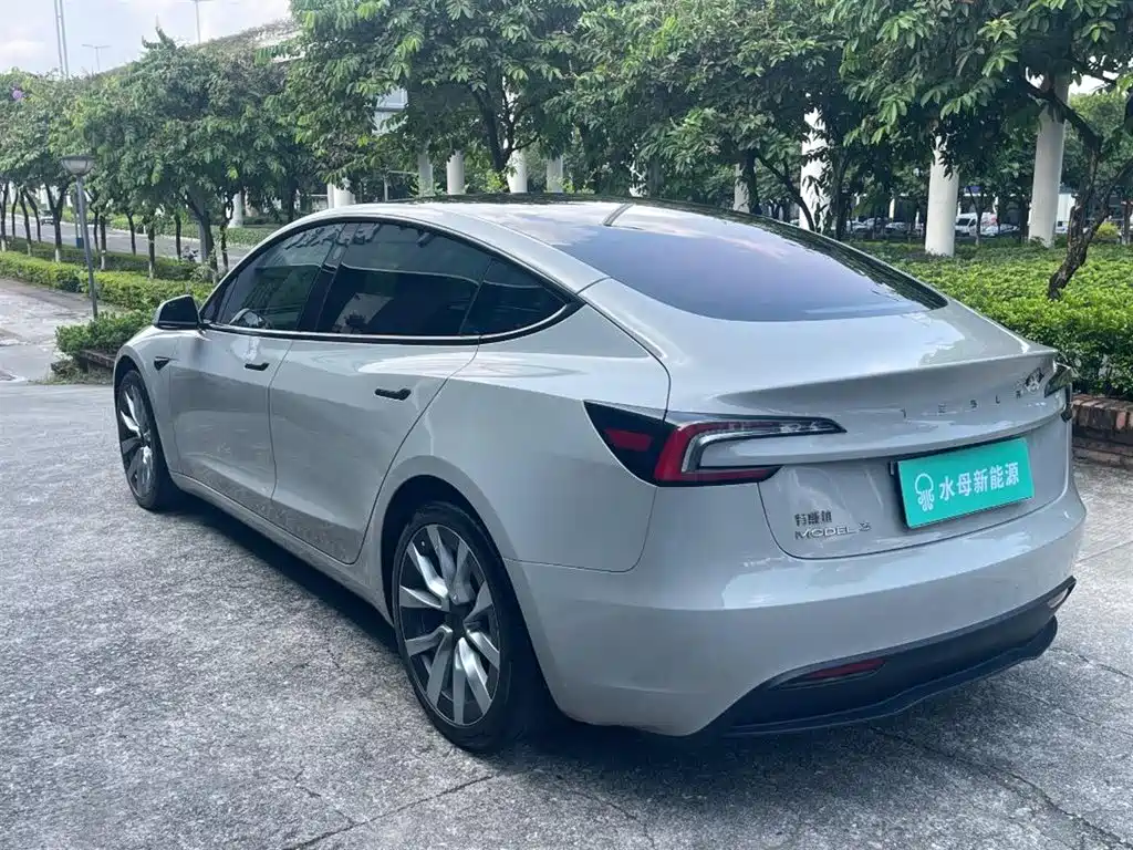 Tesla Model 3 — миниатюра 6