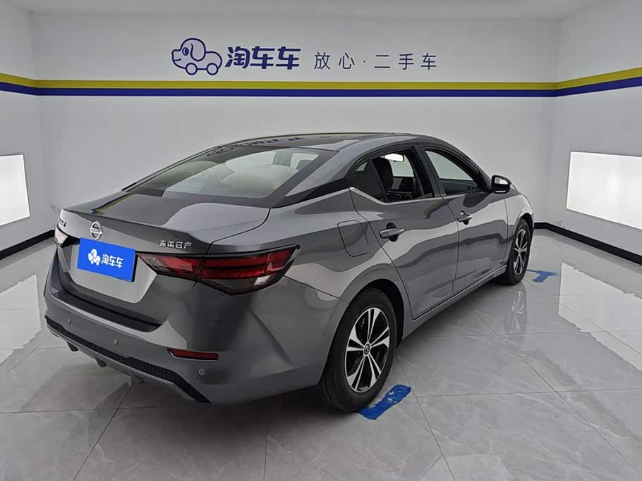 Nissan Sylphy 1.6 л 2023 г. Серебристо-серый, пробег 26500 км