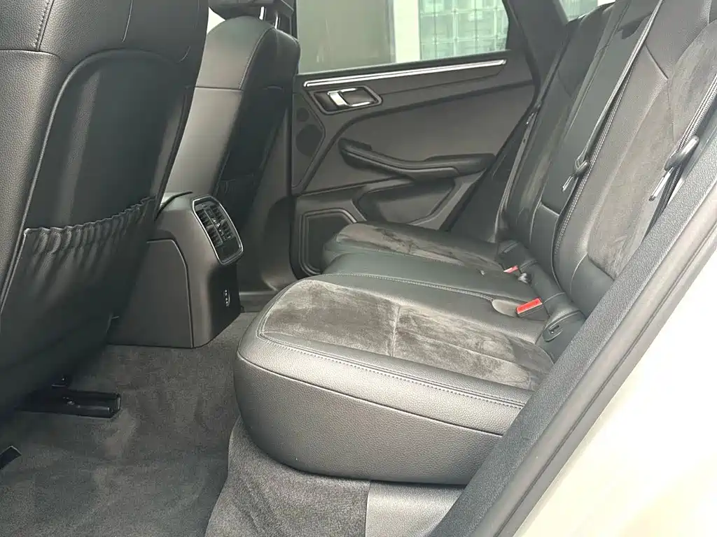 Porsche Macan — миниатюра 10