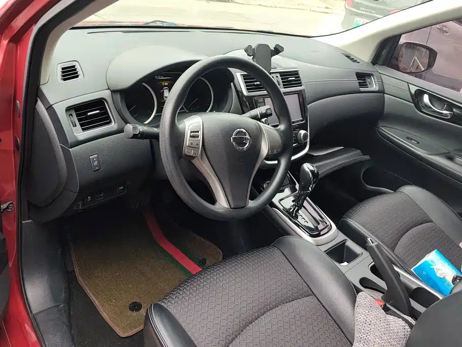Nissan Tiida — миниатюра 12