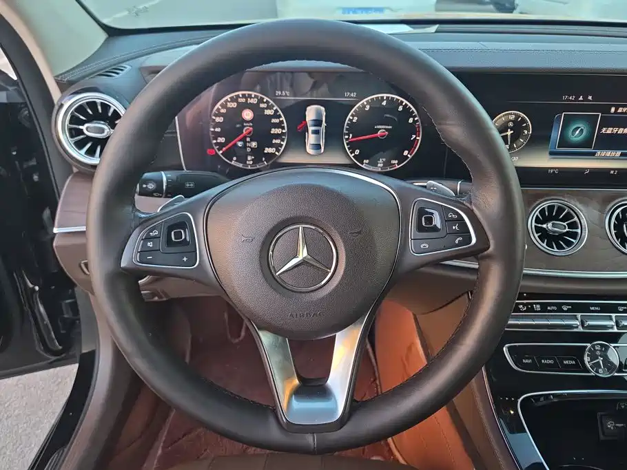 Mercedes-Benz E-Class — миниатюра 15