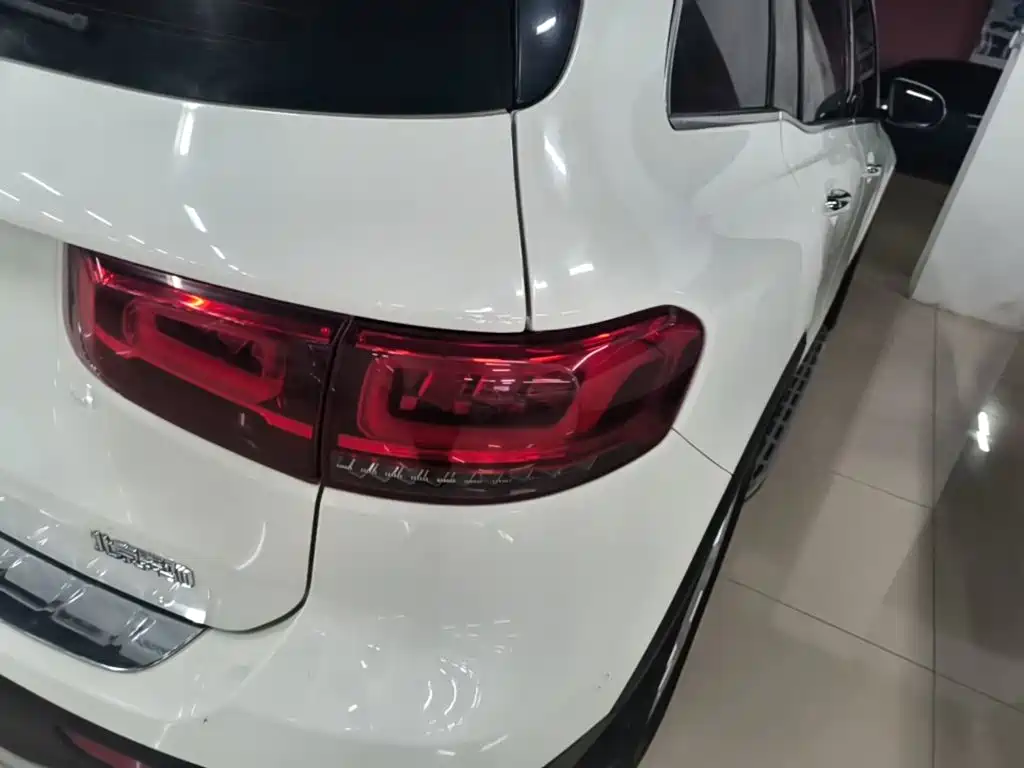 Mercedes-Benz GLB — миниатюра 8