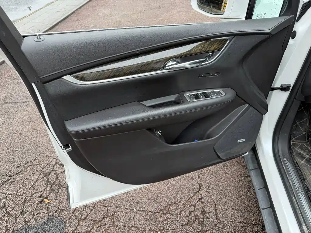 Cadillac XT5 — миниатюра 6