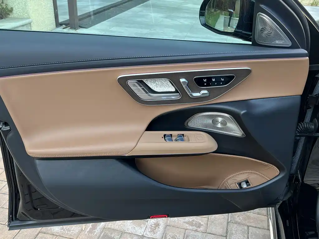 Mercedes-Benz E-Class — миниатюра 6