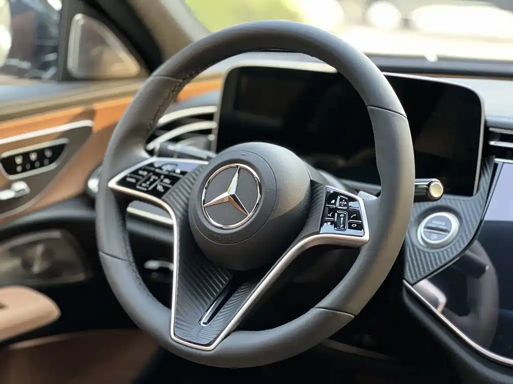 Mercedes-Benz E-Class — миниатюра 8