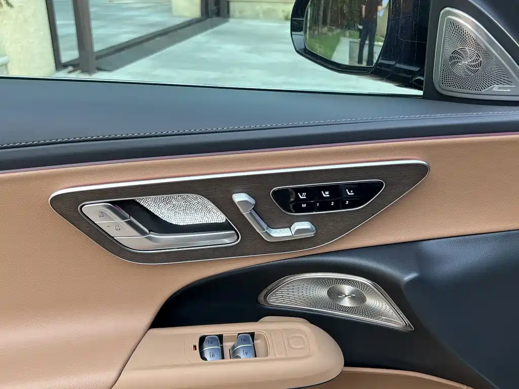 Mercedes-Benz E-Class — миниатюра 9