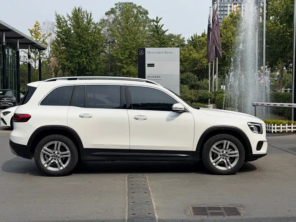 Mercedes-Benz GLB — миниатюра 4