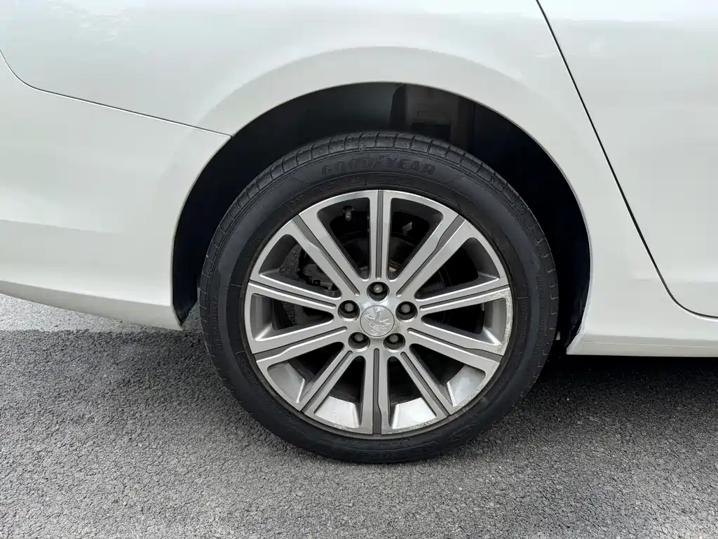 Peugeot 408 — миниатюра 31