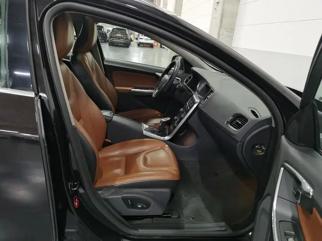 Volvo V60 — миниатюра 23