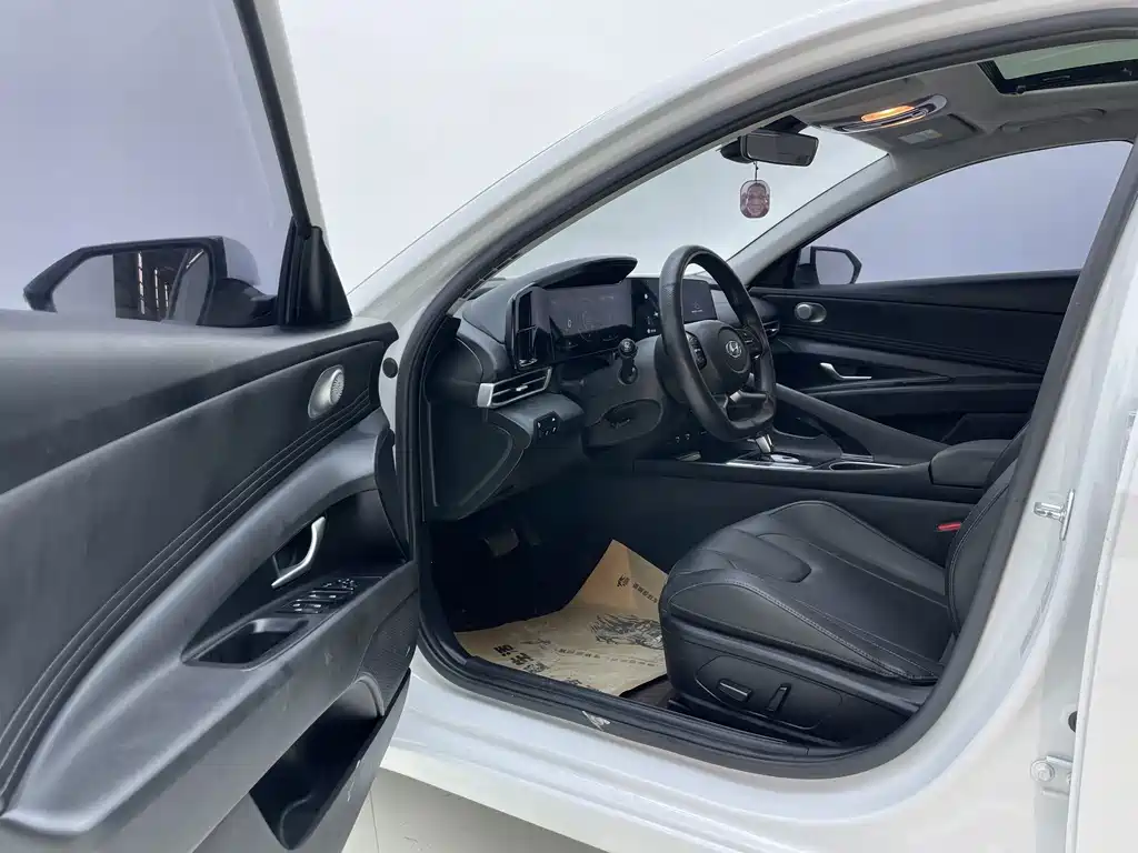 Hyundai Elantra — миниатюра 12