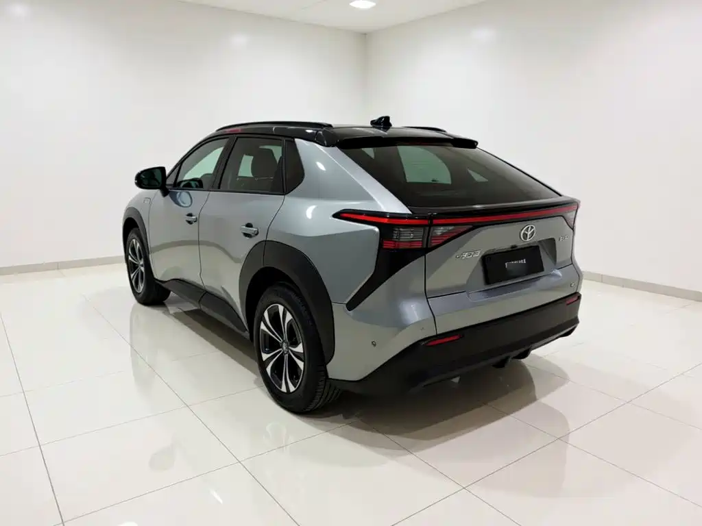 Toyota bZ4X — миниатюра 4