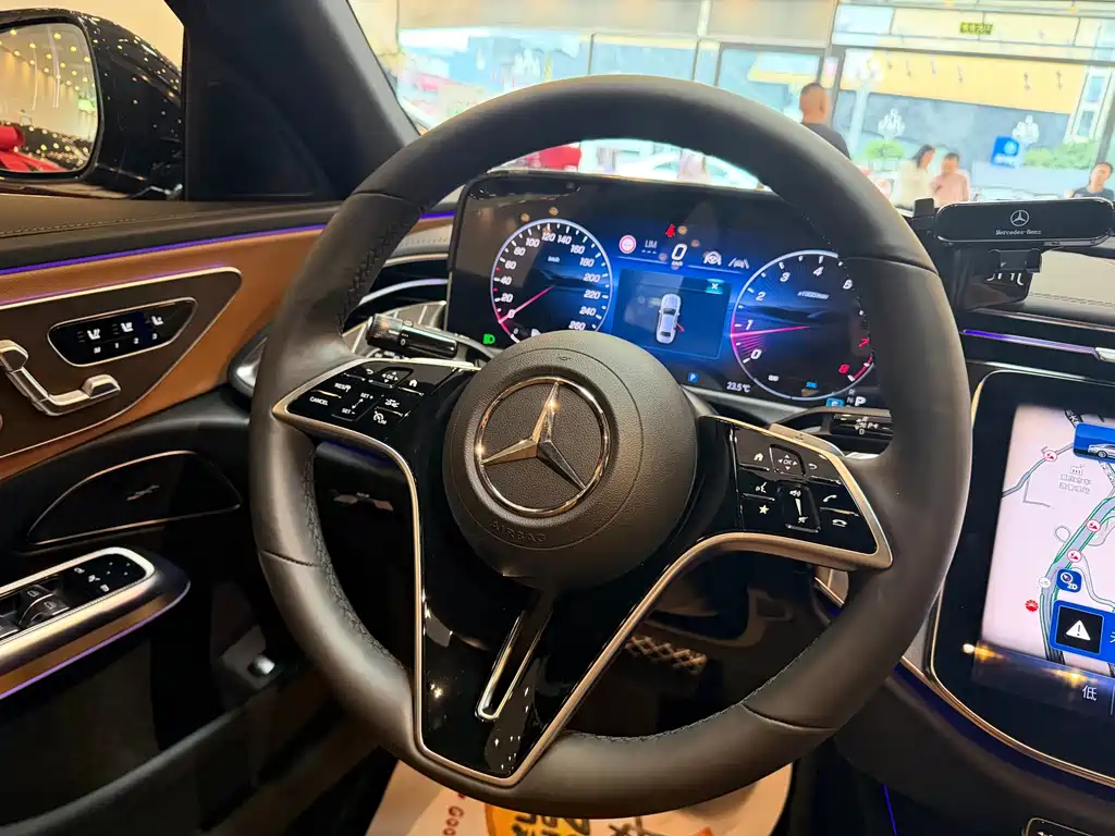 Mercedes-Benz E-Class — миниатюра 16