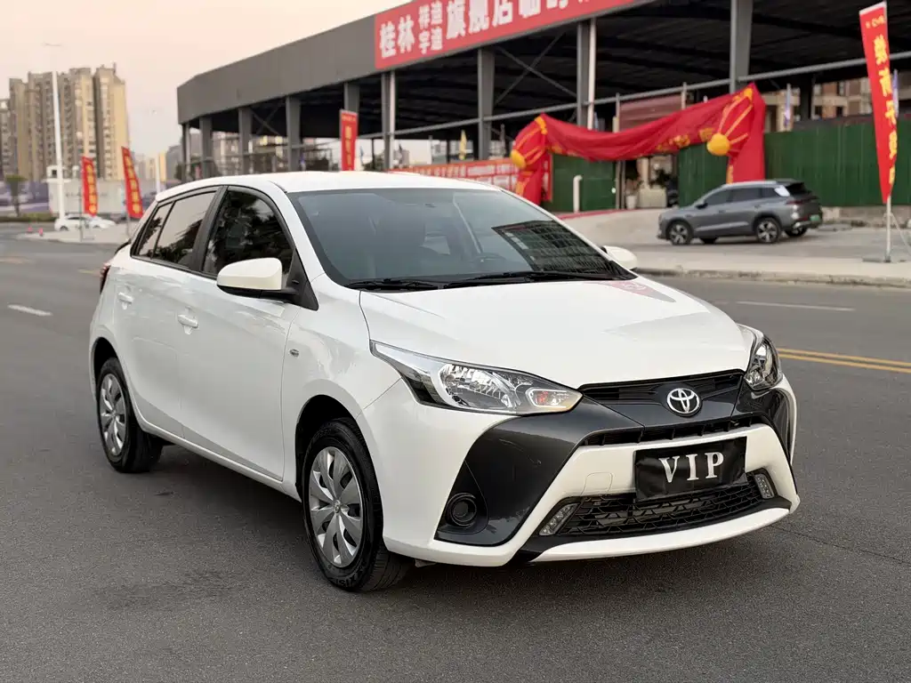 Toyota Yaris L — миниатюра 3