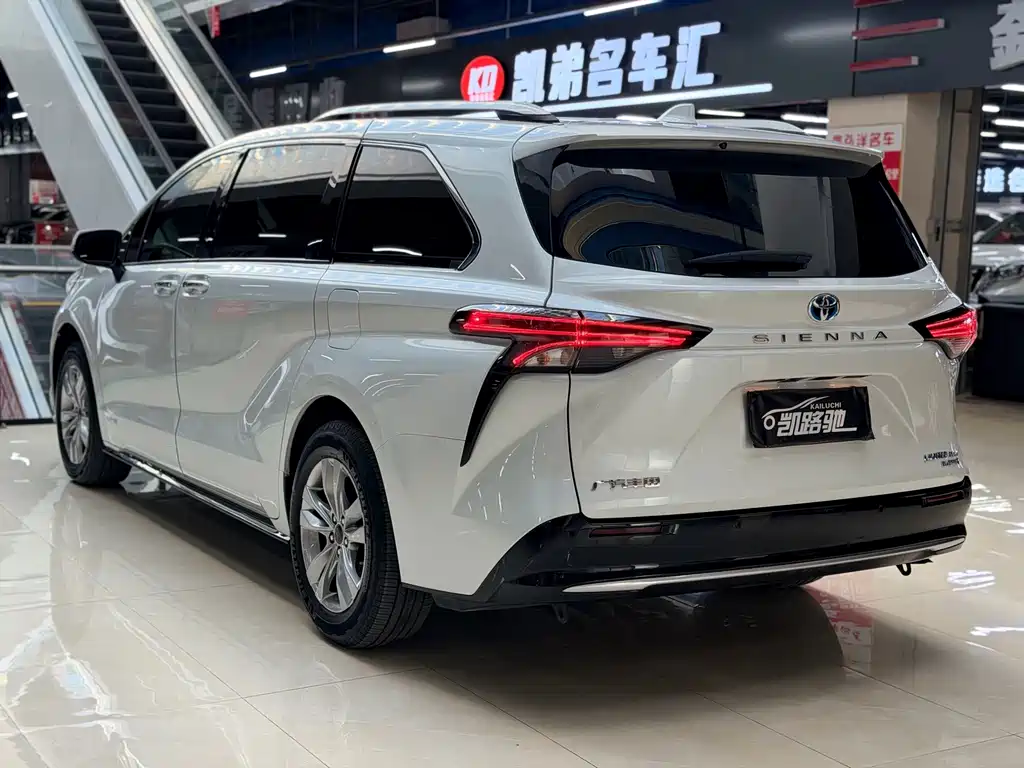 Toyota Sienna — миниатюра 18