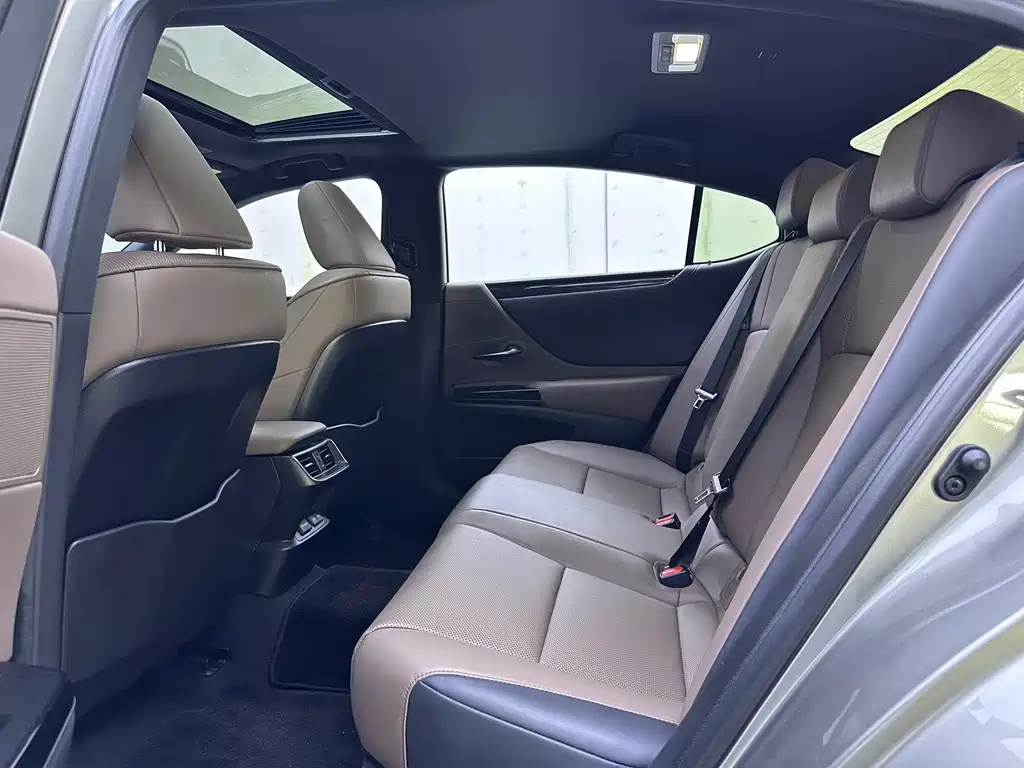 Lexus ES — миниатюра 9