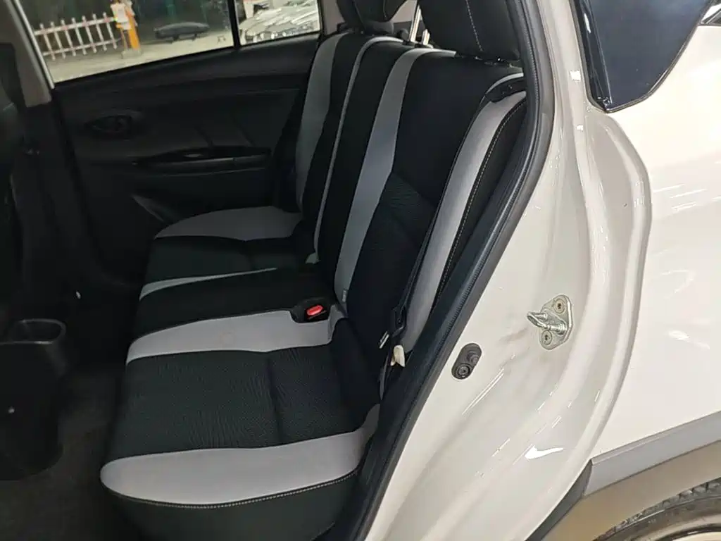 Toyota Yaris L — миниатюра 17